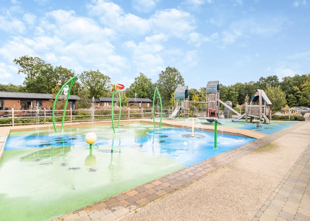 Narborough  Norfolk Woods Resort And Spa מראה חיצוני תמונה